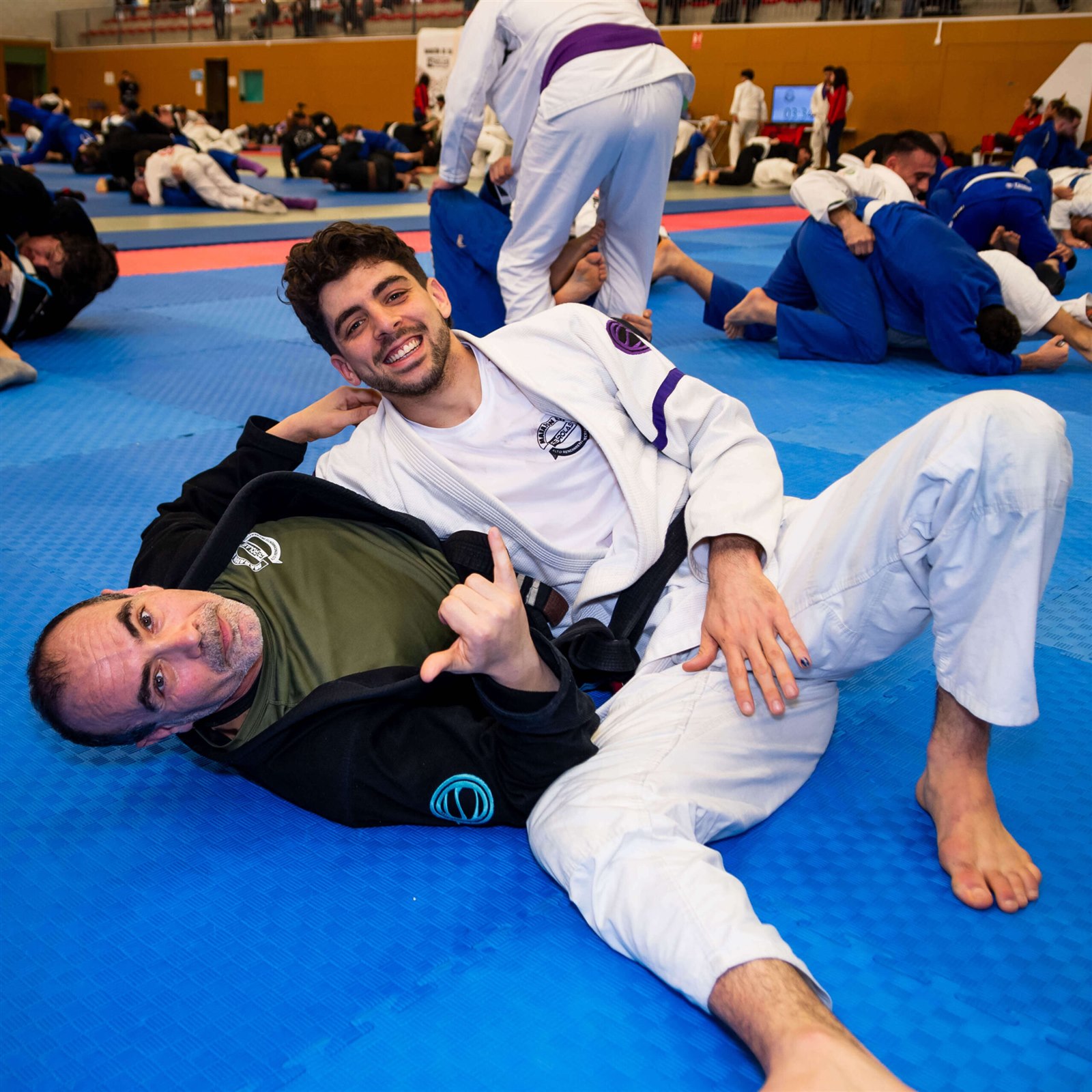 Martín Madridejos con otro practicante de Brazilian Jiu Jitsu en el tatami